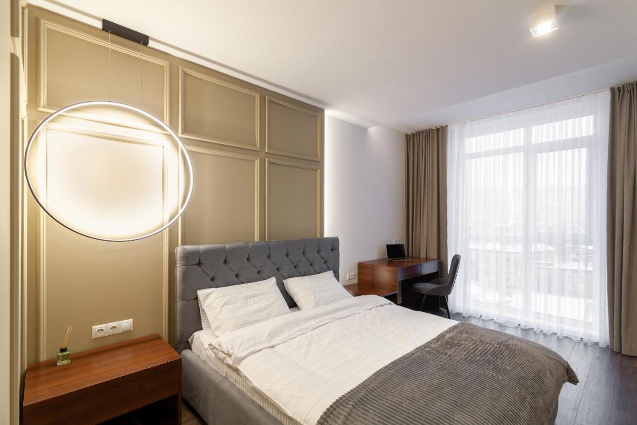 Avalon Premium Two Bedrooms Apartment リヴィウ エクステリア 写真