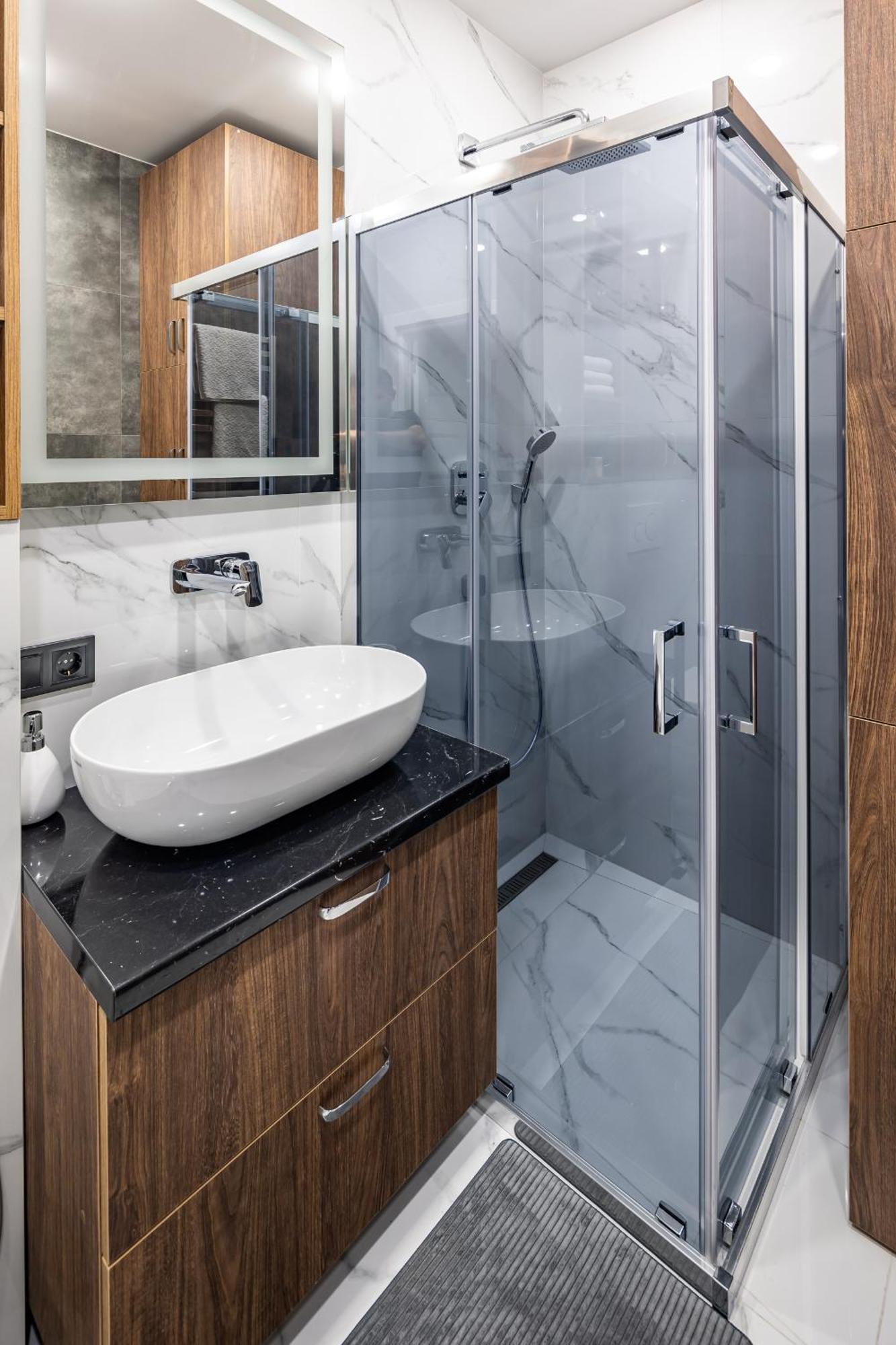 Avalon Premium Two Bedrooms Apartment リヴィウ エクステリア 写真