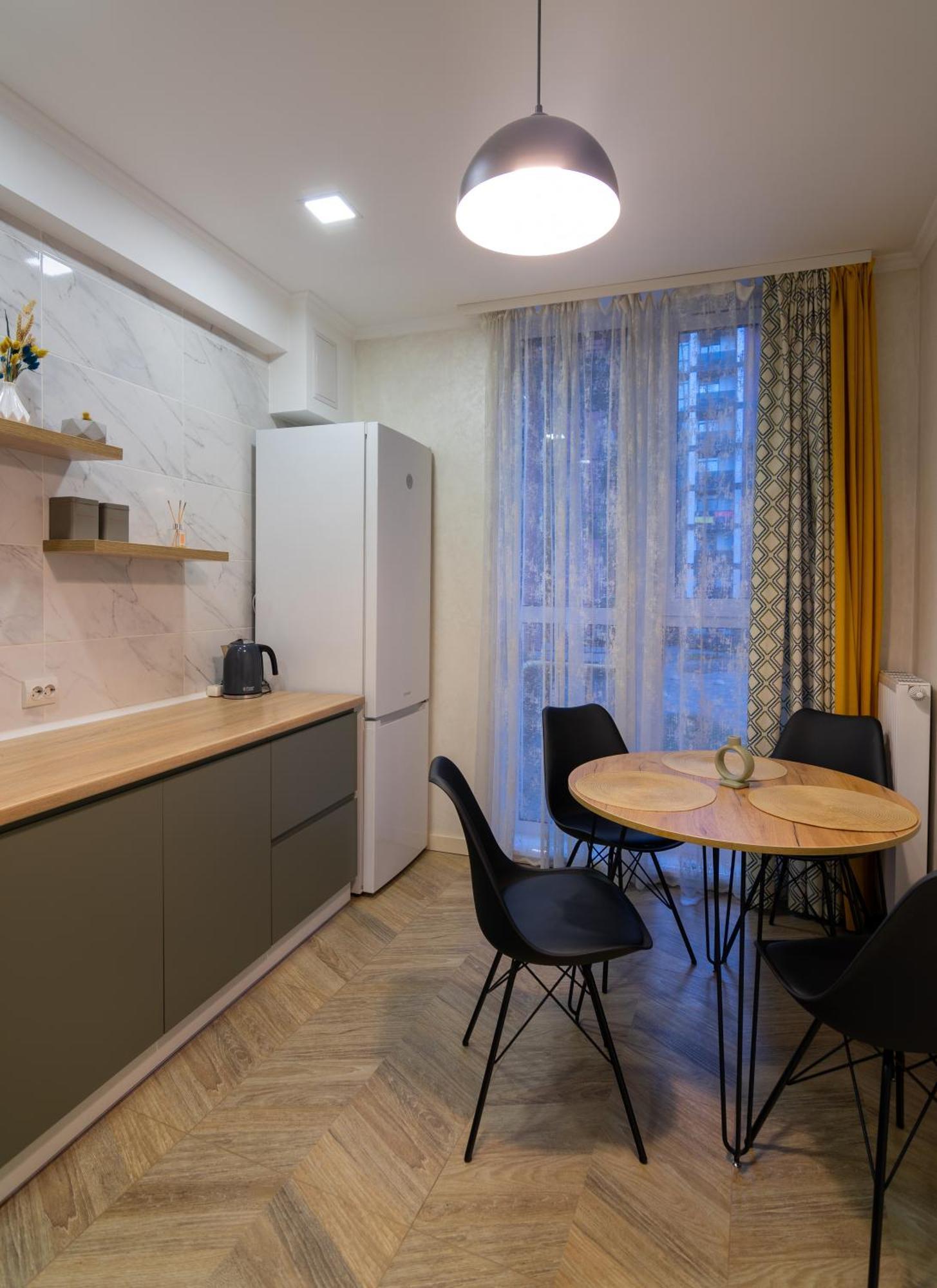 Avalon Premium Two Bedrooms Apartment リヴィウ エクステリア 写真